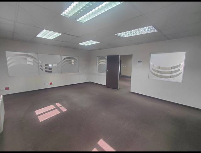 1,430M² OFFICE FOR SALE IN BRYANSTON